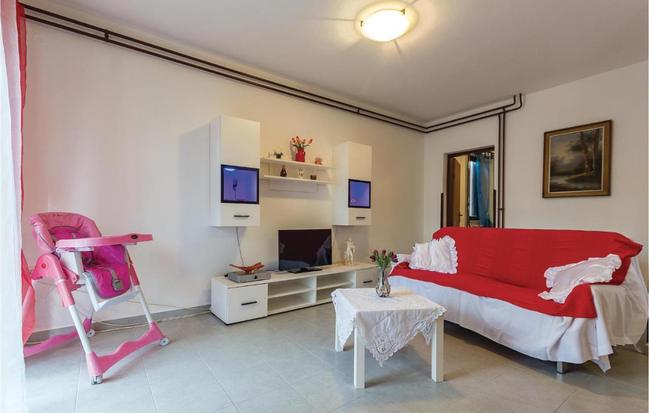 3 Bedroom Beautiful Apartment In Medulin Exteriér fotografie