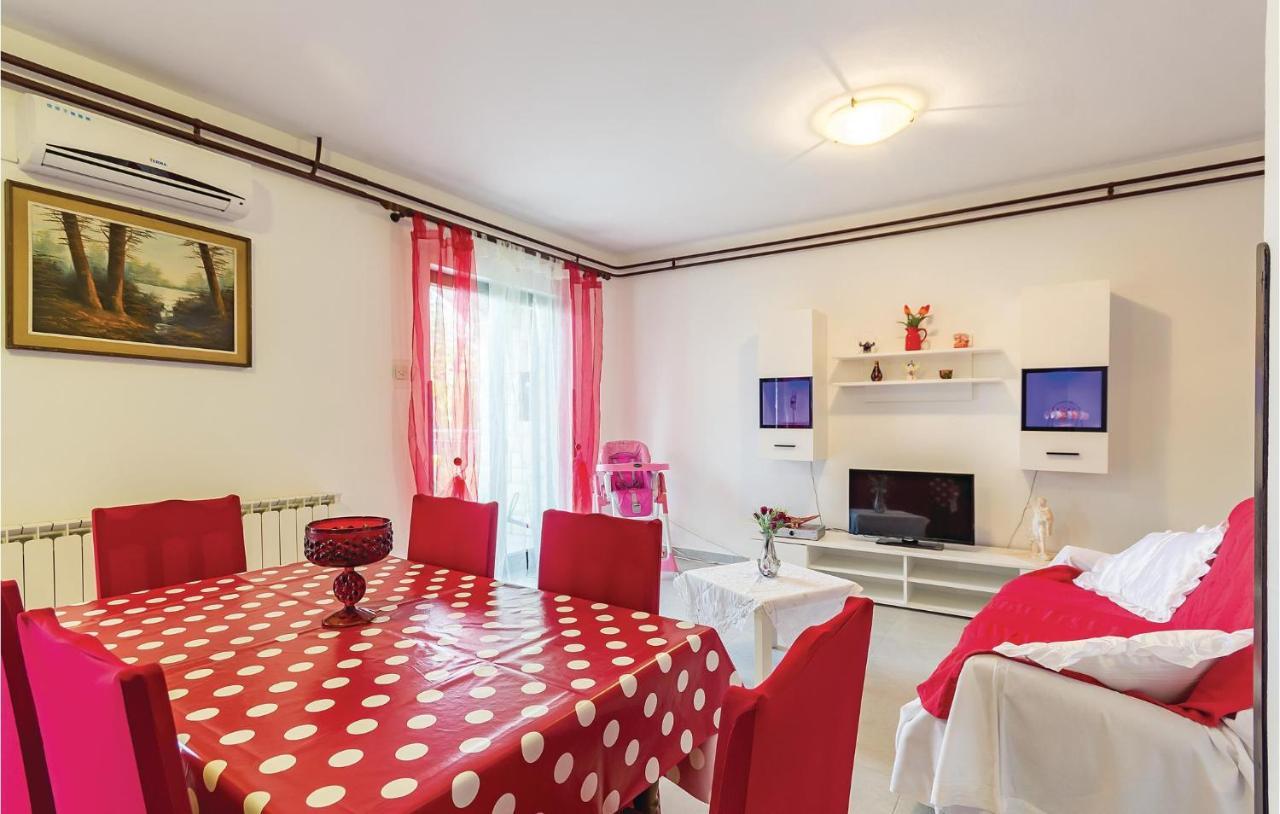 3 Bedroom Beautiful Apartment In Medulin Exteriér fotografie